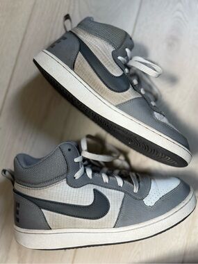 Boys size 6 court borough mids